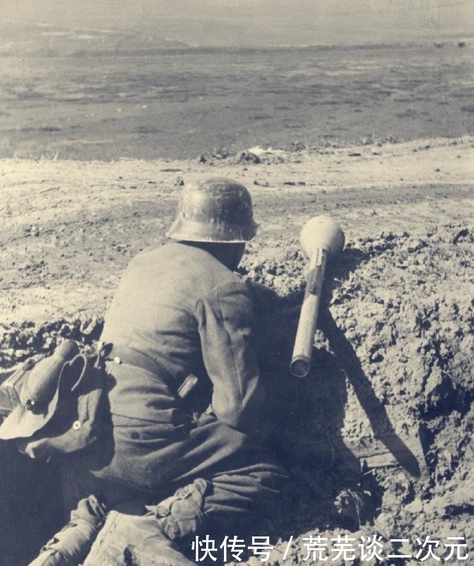 雨天|历史上过目难忘瞬间：雨天偷牛的日军，给德国战俘发烟的红军，图9杀人诛心