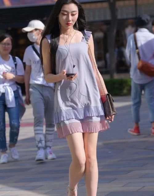 外在美|优雅潇洒的外在美,选择轻盈短裙才能自然展现