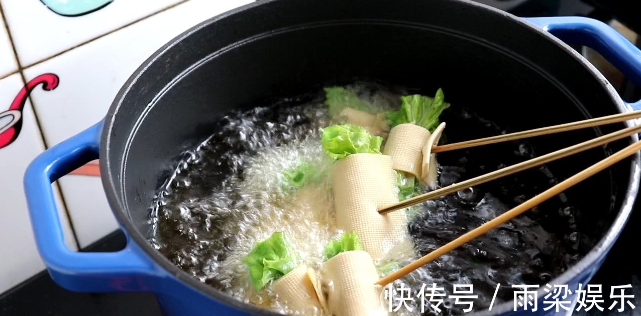 想吃炸串不用去外面吃了，方法教你在家简单做，香辣过瘾又解馋