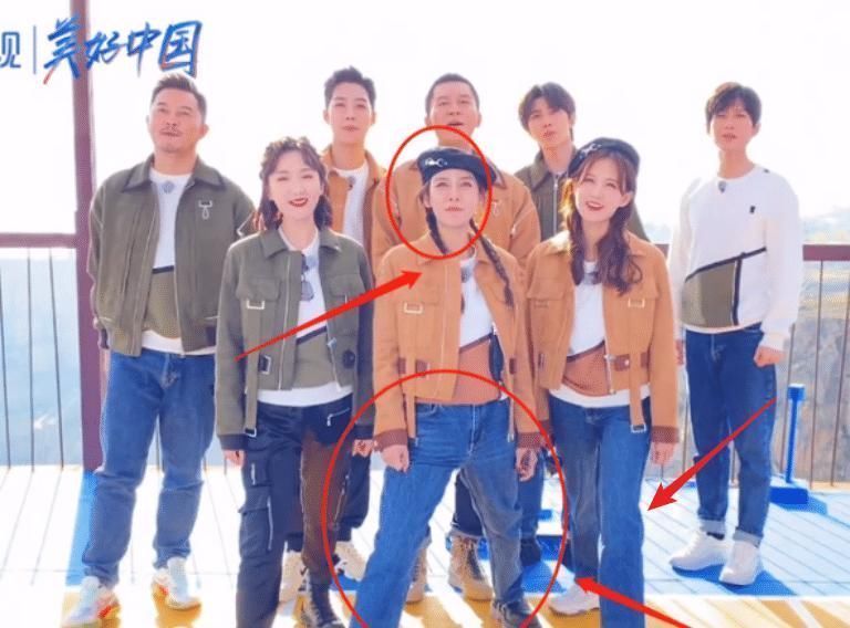 站姿|李一桐杨颖同框《跑男》，看清两人的站姿，谁是女汉子很显然