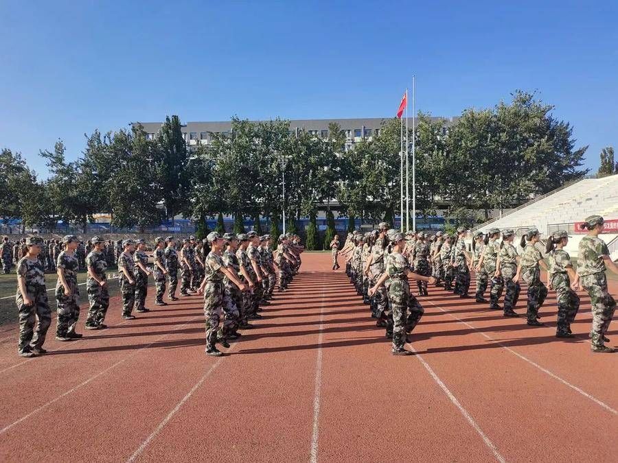 新们|军训！看山东青年政治学院新生新风貌