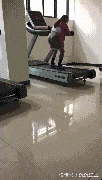 |搞笑GIF:女生是扎马尾辫好看,还是把头发放下来好看?