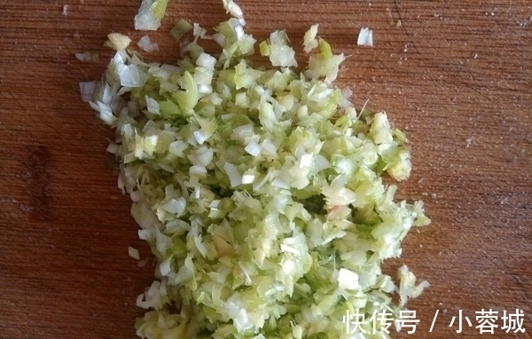 豆瓣酱|豆腐又出新做法,女儿一次吃一盘,“天然长高食谱”,预防近视!