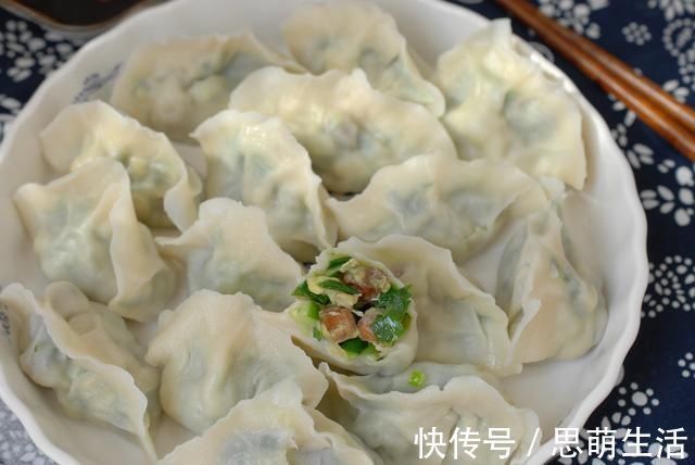 搅拌|面丁饺子姥姥最拿手,鸡蛋和面丁搅一搅拌馅儿太香了,美味