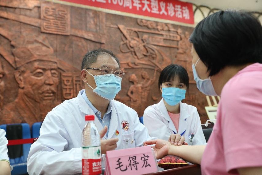 关爱|【中医中药护健康 献礼建党一百年】永川区中医院:关爱人民健康，普及中医药知识