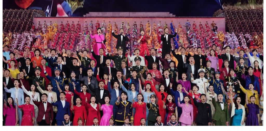 早间秀|唯一参与鸟巢七一文艺表演的央视主持人，结尾大合唱还站C位，龙洋仅用了六年