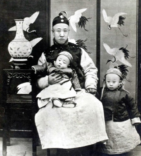 弟弟|溥仪一生没有子嗣，亲弟弟却连生三子，儿女皆成为国家栋梁