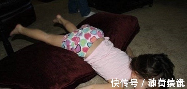 萌宝|搞笑萌宝:当宝宝困到一定地步的时候,意想不到的睡姿就出现了