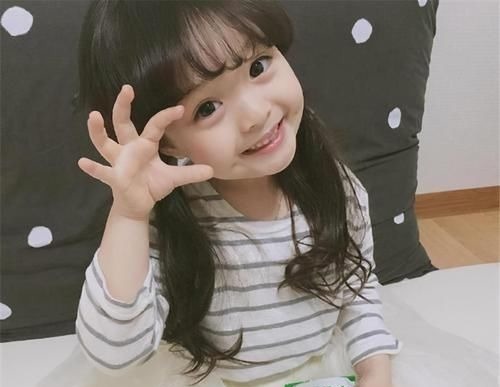 医生|2岁宝宝长出一口“鲨鱼牙”,宝妈痛哭求助,医生无奈:自作自受