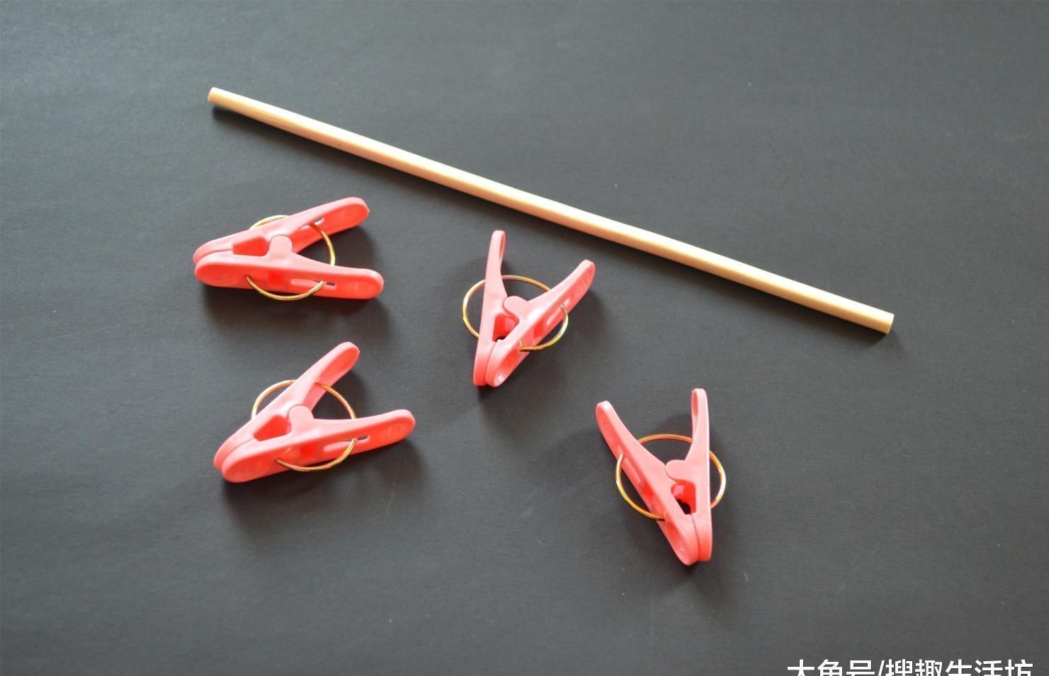 卫生间|塑料夹子粘在筷子上, 放在卫生间有大用处, 解决了家家户户的烦恼