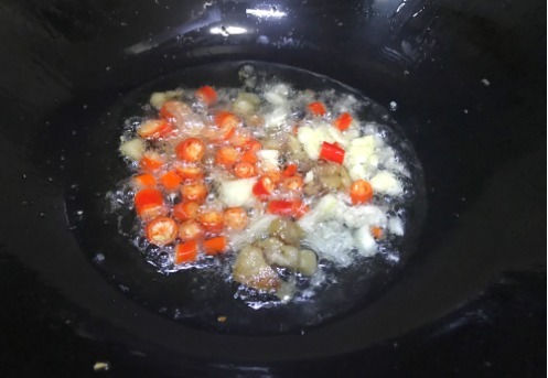 包心菜不用干锅,饭店大厨教你这样炒更好吃,一盘就能下3碗饭!