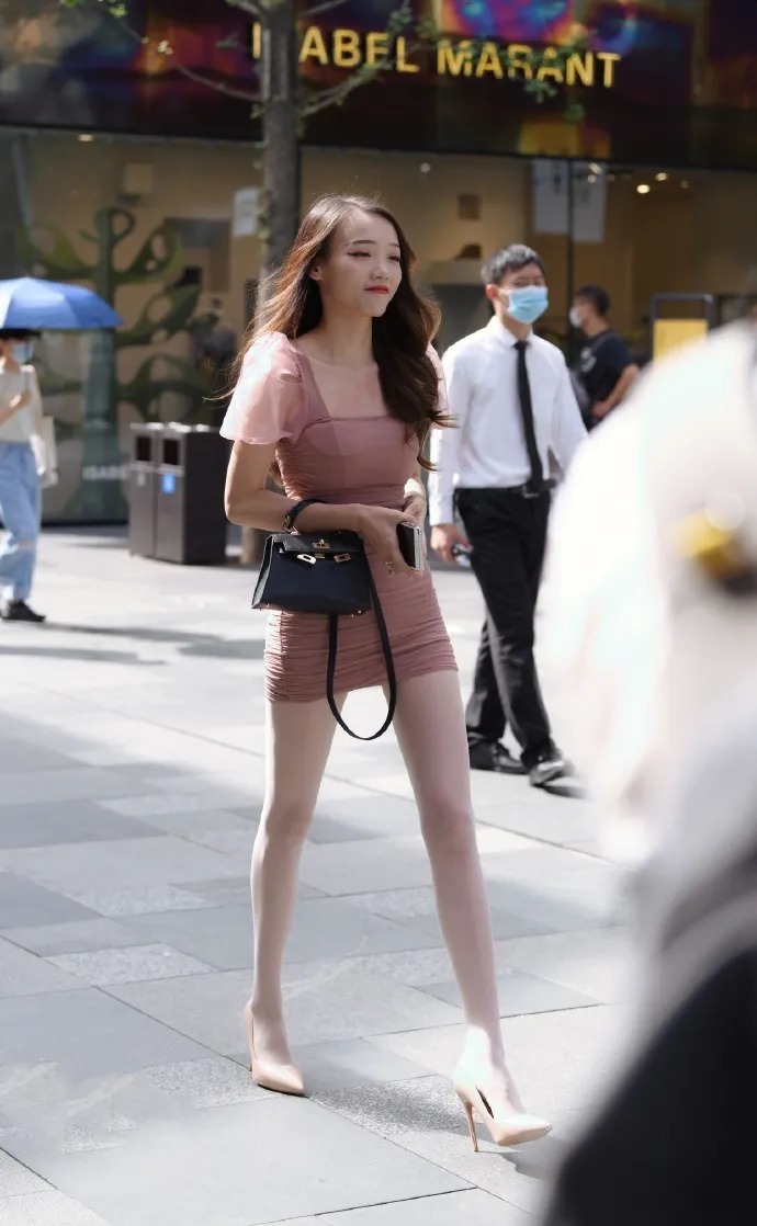 逛街|逛街的长发美女