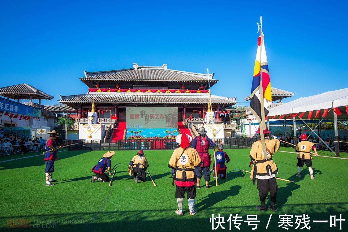 校场&中国传统的甲胄你见过吗?一套60多斤穿在现代人身上,走路都吃力