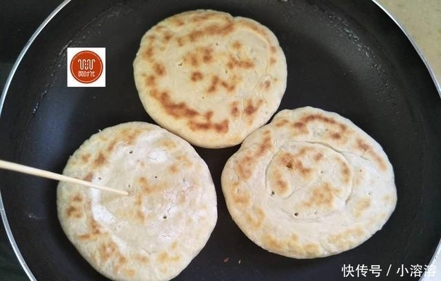美食生活|发面烙饼,我有妙招,既省油又暄软,外酥里嫩凉了不会硬!