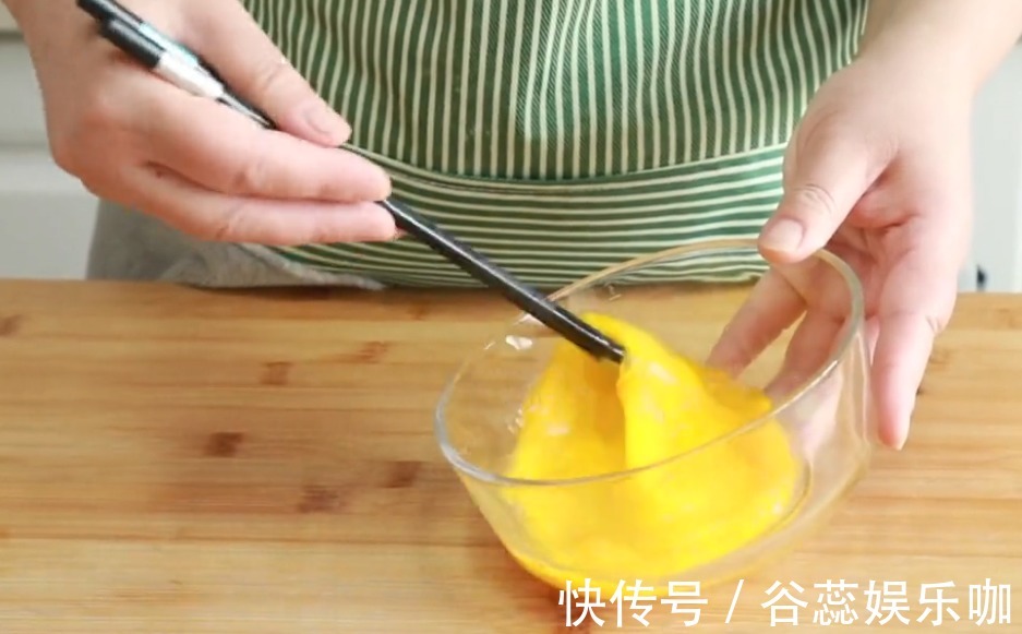 搅拌均匀|蔬菜包子翠绿不变色?掌握这个小窍门,松软鲜香,青翠不发黄