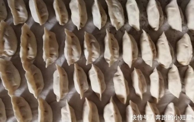 越来越|看看80年代的年夜饭,再看看现在的年夜饭,网友:越来越敷衍了