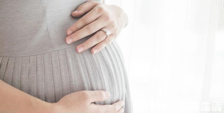多胞胎|孕妇怀孕3个月，肚子大到行动不便，孕检后一家人很纠结