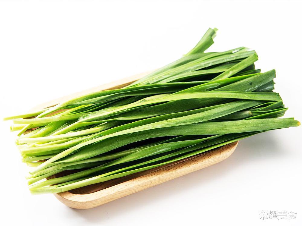买韭菜时，到底是买细叶还是宽叶，记住这口诀，别再瞎买了