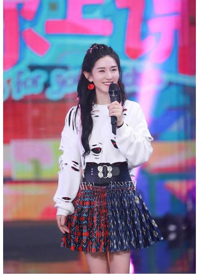 芒果|谢娜回归似乎反响平平,网友吐槽“本以为来救场,谁想却是砸场”