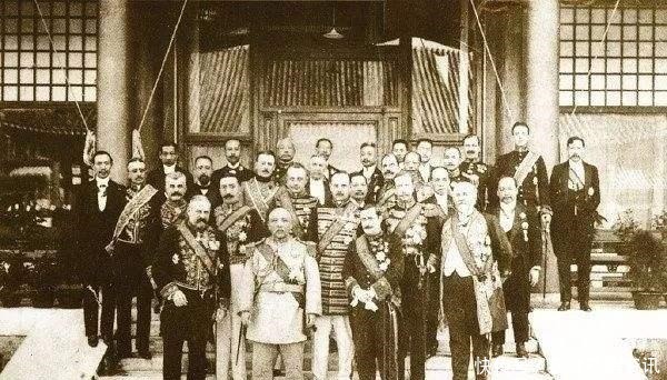 退位|当年已身为大帅的张作霖,为何见到退位的溥仪还要跪拜