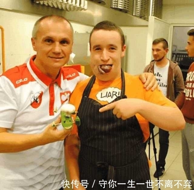 舌头|从小长着巨大舌头的男孩, 睡觉都可能窒息!