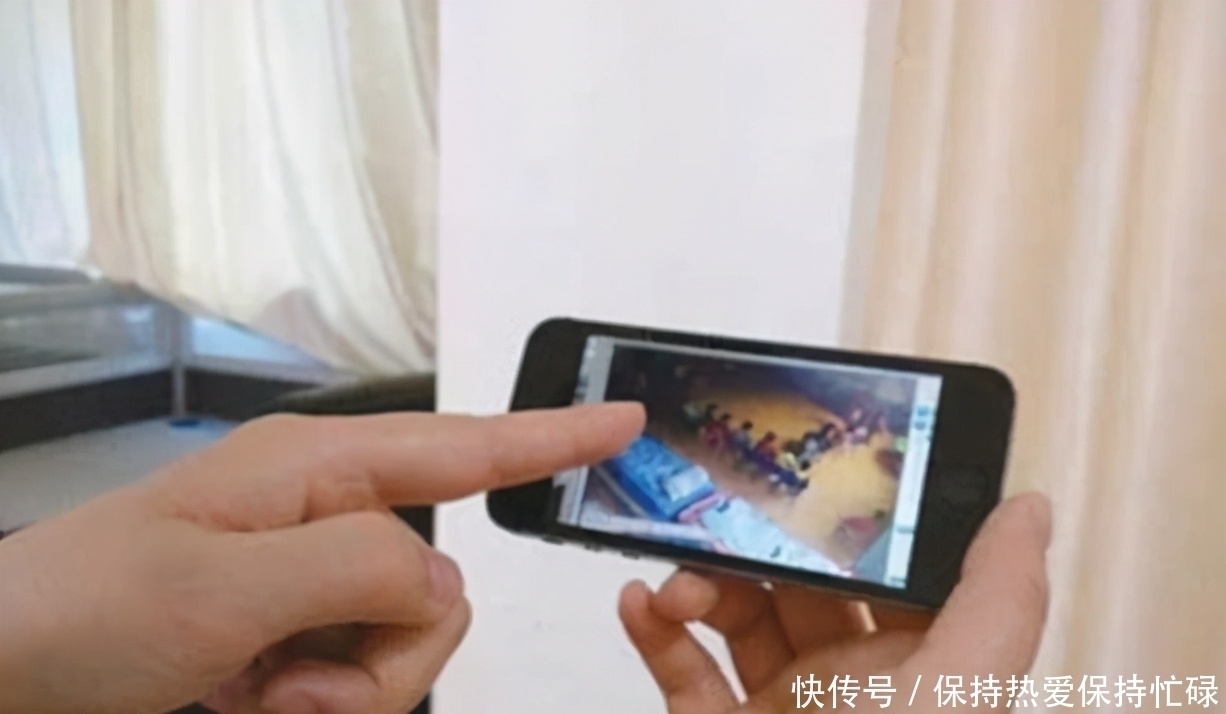 检查|幼儿园老师发现孩子口袋鼓鼓的,检查后她偷偷抹泪,园长:退园吧