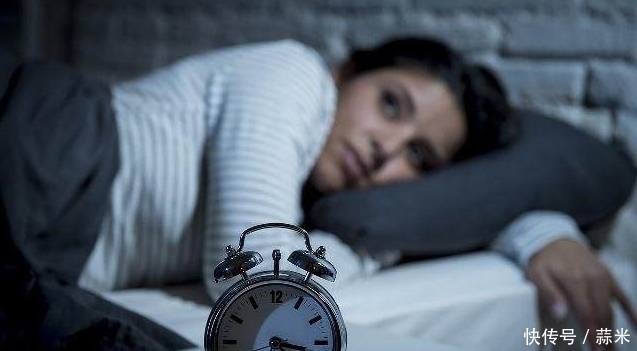 受益|男性坚持每晚用白醋“泡脚”,4个好处会悄悄发生,早用早受益