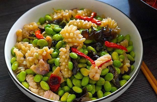 晒晒|晒晒我家今天母亲节的午餐,5个人6菜1汤,妈妈和婆婆吃得最开心