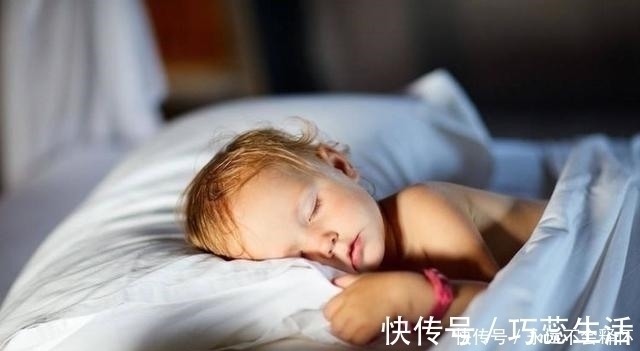 睡眠质量|睡前的几种习惯,可能会悄悄“偷走”孩子身高,14岁后恐难再长个