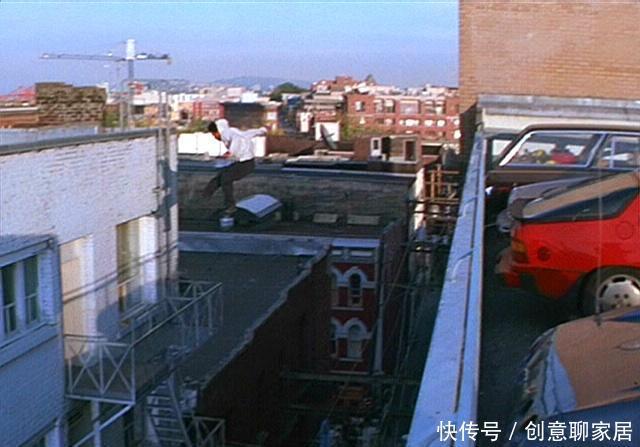 成龙激情演绎《铁道游击队》,徐帆演他情人,学者竟称她为风尘女