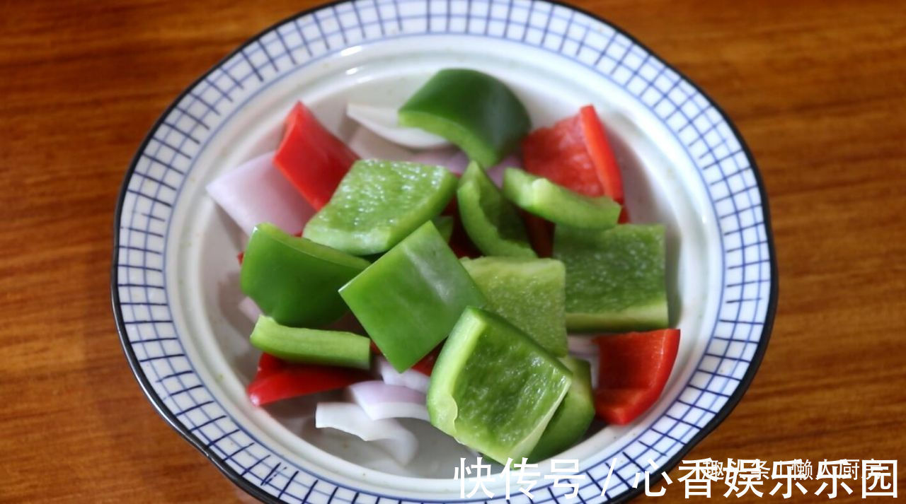 不用油炸,不用油,教你在家这样烤鸡肉串,不会受到油烟熏扰