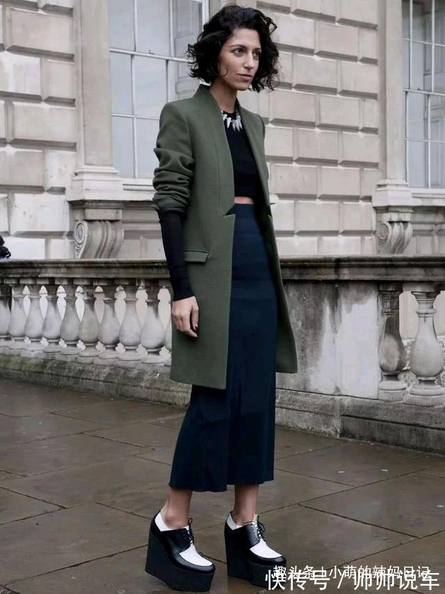 气质 女人40岁以后,不管穿裙子或裤子,少穿这3双“土味鞋”,很掉价