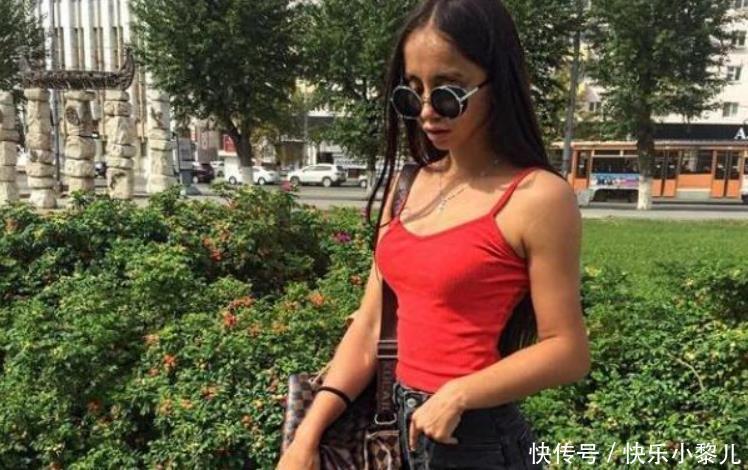 侄女|15岁少女凭借“蚂蚁腰”走红,确实“细得不像话”!