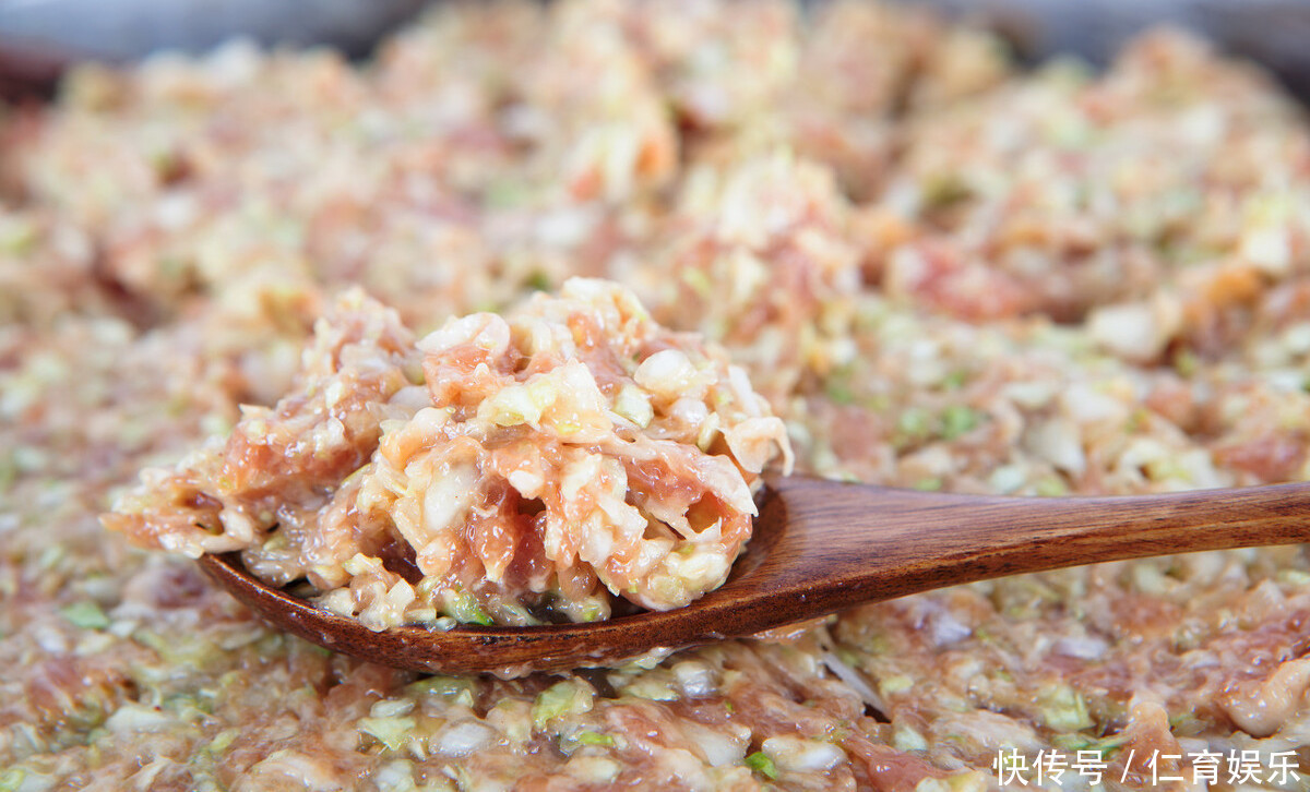 正确|拌饺子馅,加生油还是熟油?教你正确做法,别加错了,味道差很多