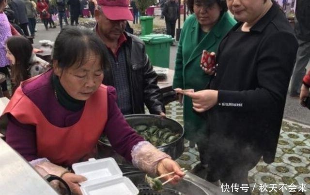 农村大妈街边卖“它”,成本1元,售价3元,顾客排长队抢着买!
