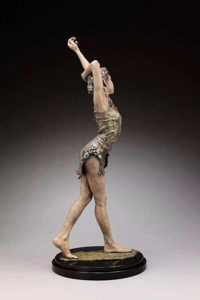 vega@被公认最具大师潜质的美女雕塑家,人体作品生动又别出心裁!