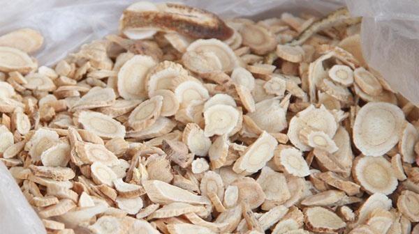 补气|35岁的她,天天食用黄芪泡水喝,半年后,身体收获了四大喜人好处