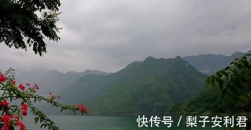 太守@黄庭坚畅饮美酒,抒写了一副楹联,脱口而出,却妙趣横生