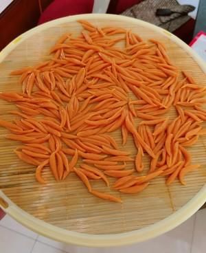 引发食欲的五彩缤纷小鱼面的做法，好看又好吃