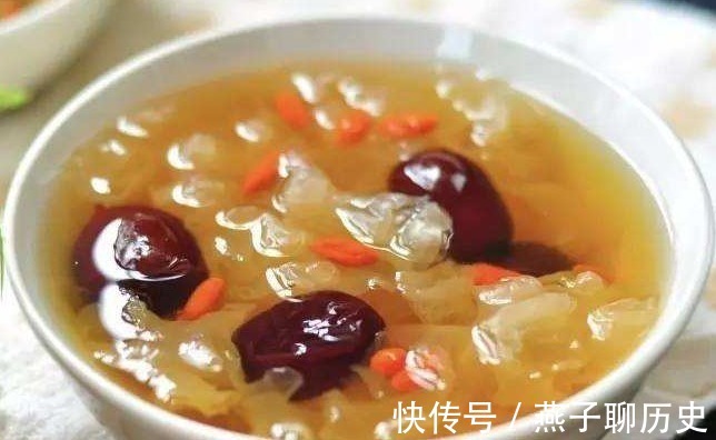 煮银耳只会剪碎可不行，牢记2点小窍门，20分钟出胶，黏稠感好