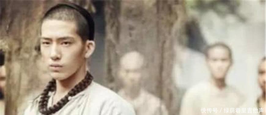 皇帝|皇帝头顶生疮,剃头匠束手无策纷纷逃难,道士用一方法竟获得重赏