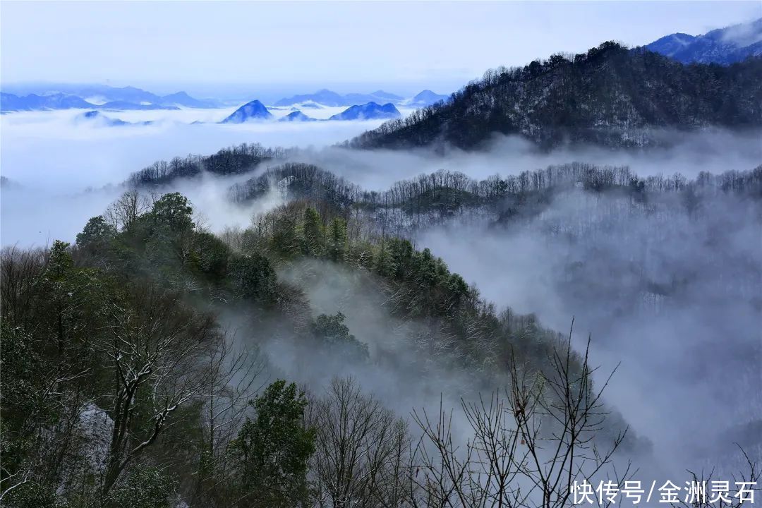 陕西平利：化龙山春雪云海，美如仙境