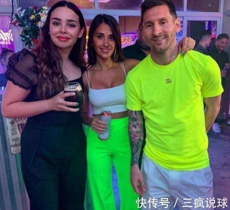 马黛|梅西与妻子泳池甜蜜嬉戏,安妞穿比基尼身材火辣,被球王拥入怀中