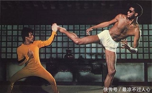 功夫宗师李小龙,并非骨骼惊奇,他其实是将自己的汗腺摘掉了