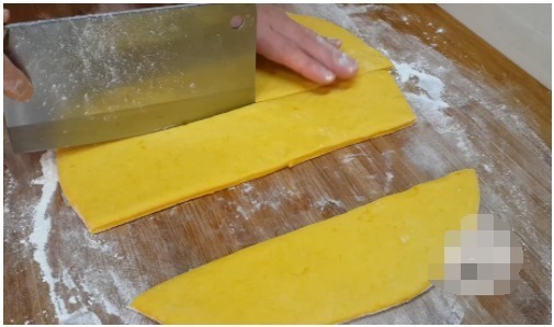 麻花|1个南瓜,2个鸡蛋,不用一滴水,做法比麻花简单,比南瓜饼都好吃