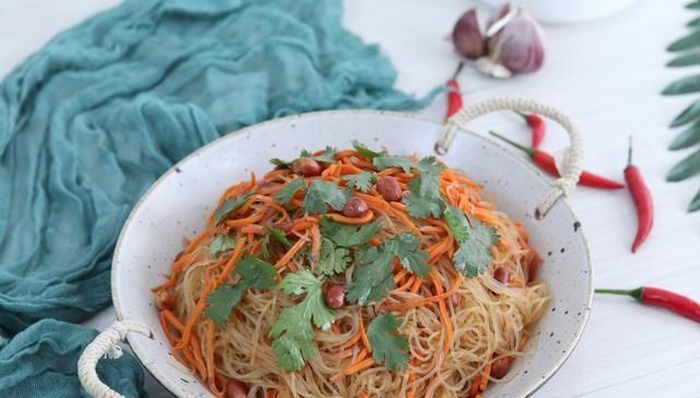 爽滑|晒晒我的午餐,爽滑可口,又酸又辣很入味,同事看到都想夹一筷子