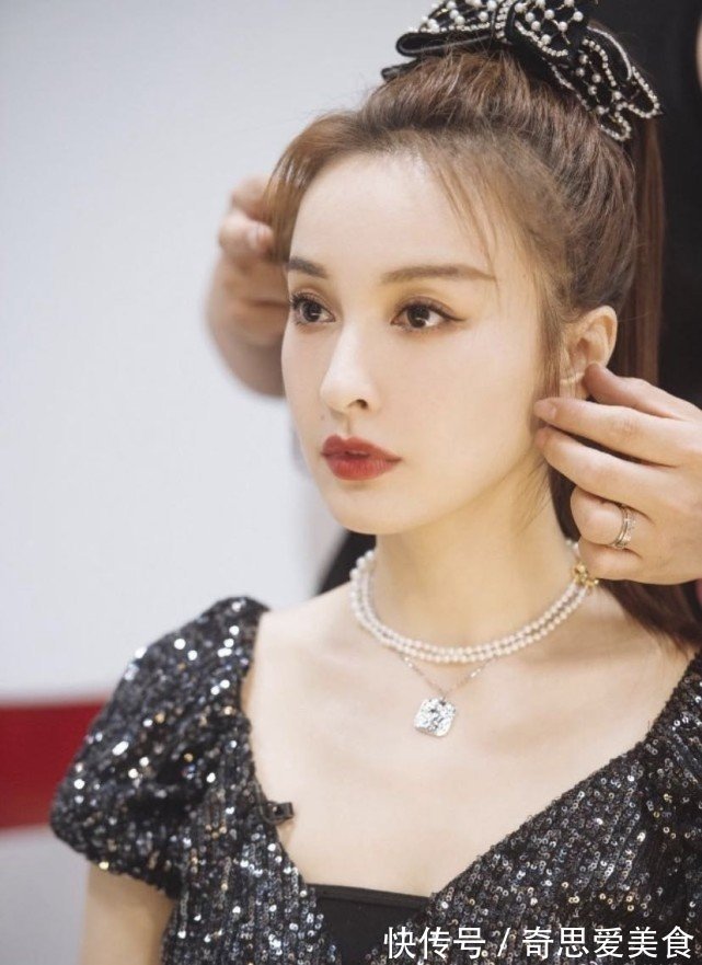 背心|吴昕瘦下来堪称开挂,女生90斤都难挤进的背心,她却穿出漫画腰