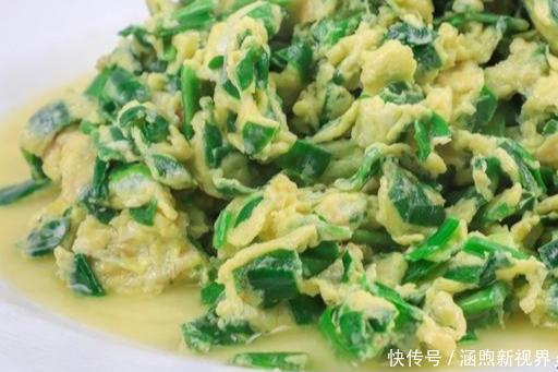 翠绿|正宗的韭菜炒鸡蛋做法,鸡蛋滑嫩,韭菜翠绿不出水,越吃越香