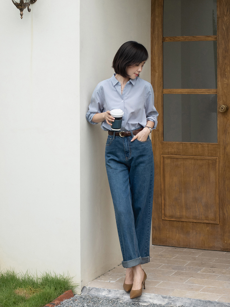 秋季,穿浅蓝色衬衫真的好看吗?搭配上牛仔裤或西装裤,干练大气