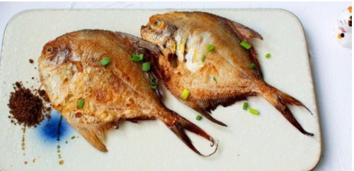 鲳鱼这么煎又香又酥,保证皮不破、肉不散,老公下酒最爱